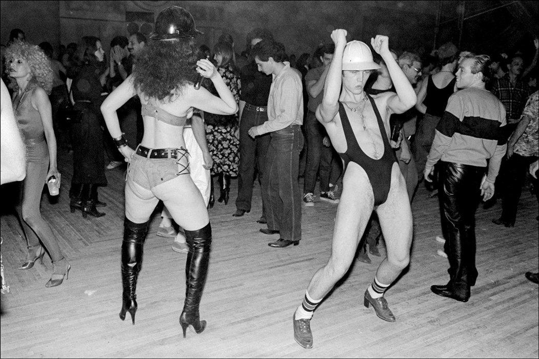 Sex nude girls in dance bar