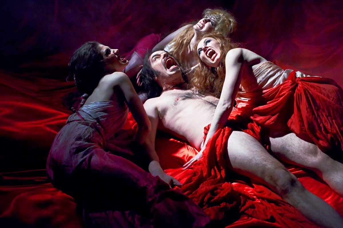 Naked scene from interview with a vampire