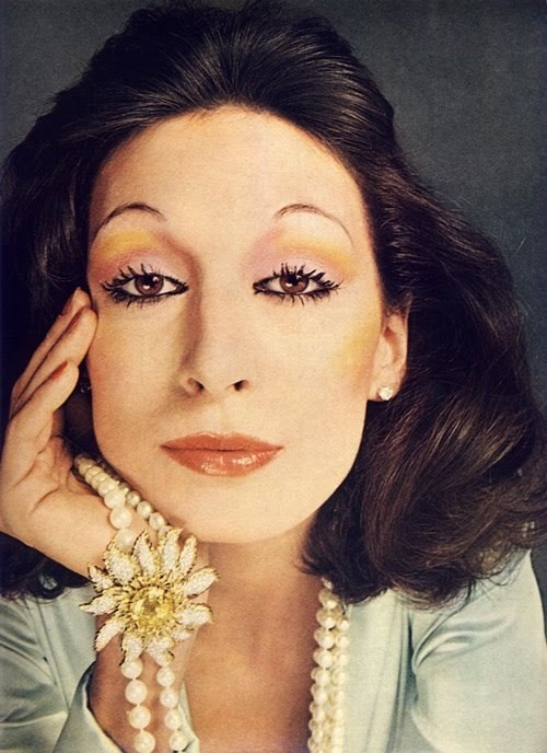 Anjelica Huston S Greatest Style Moments Dazed