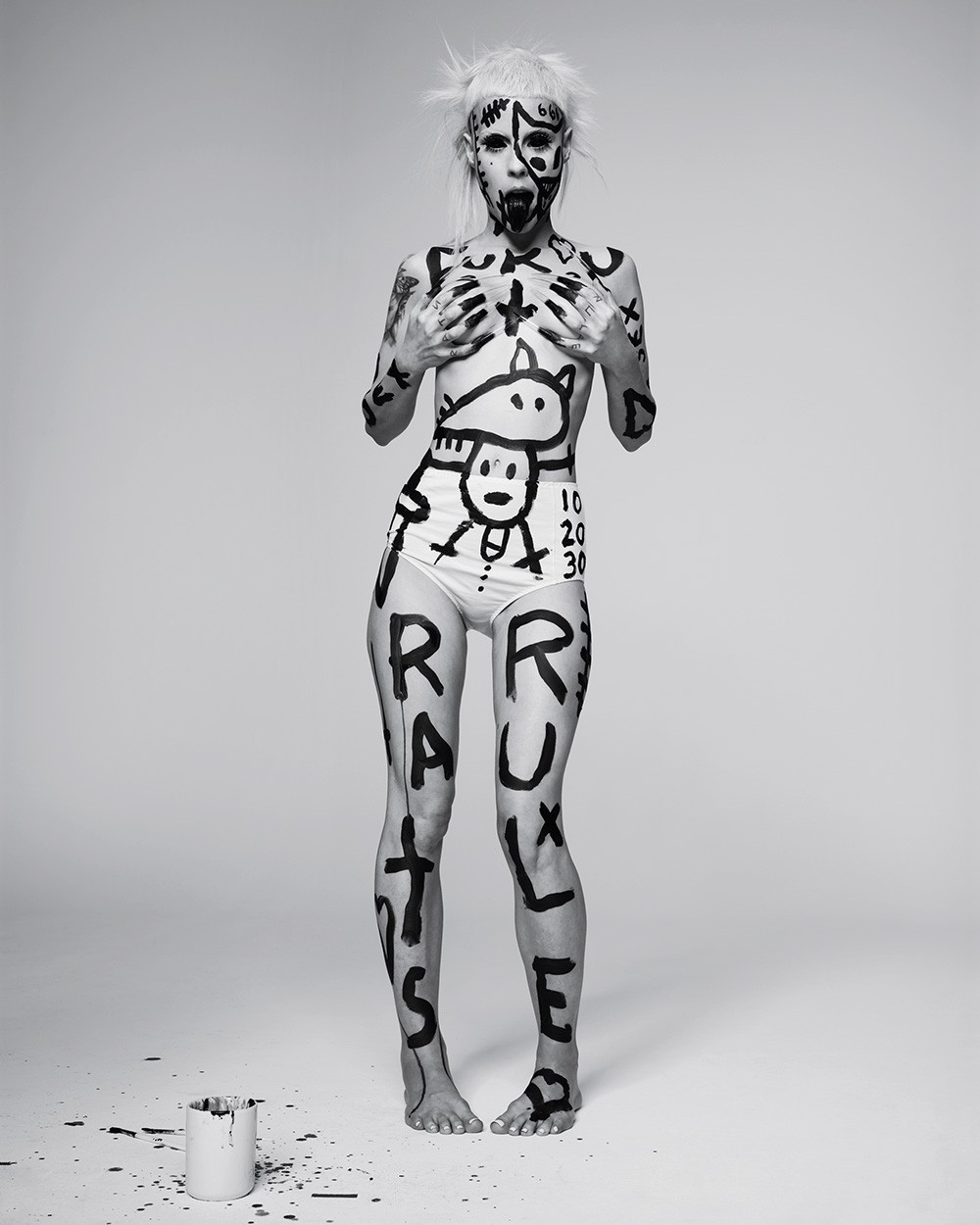 Yolandi viser nude