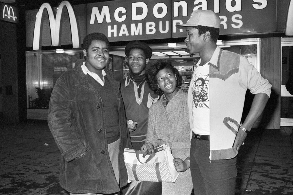 Teenagers Kings Road Chelsea night club 1980s Britain