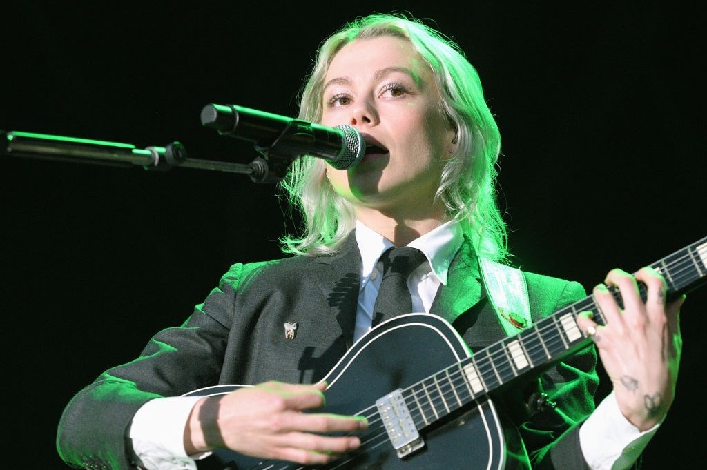 Phoebe Bridgers is right – put your phones away!!