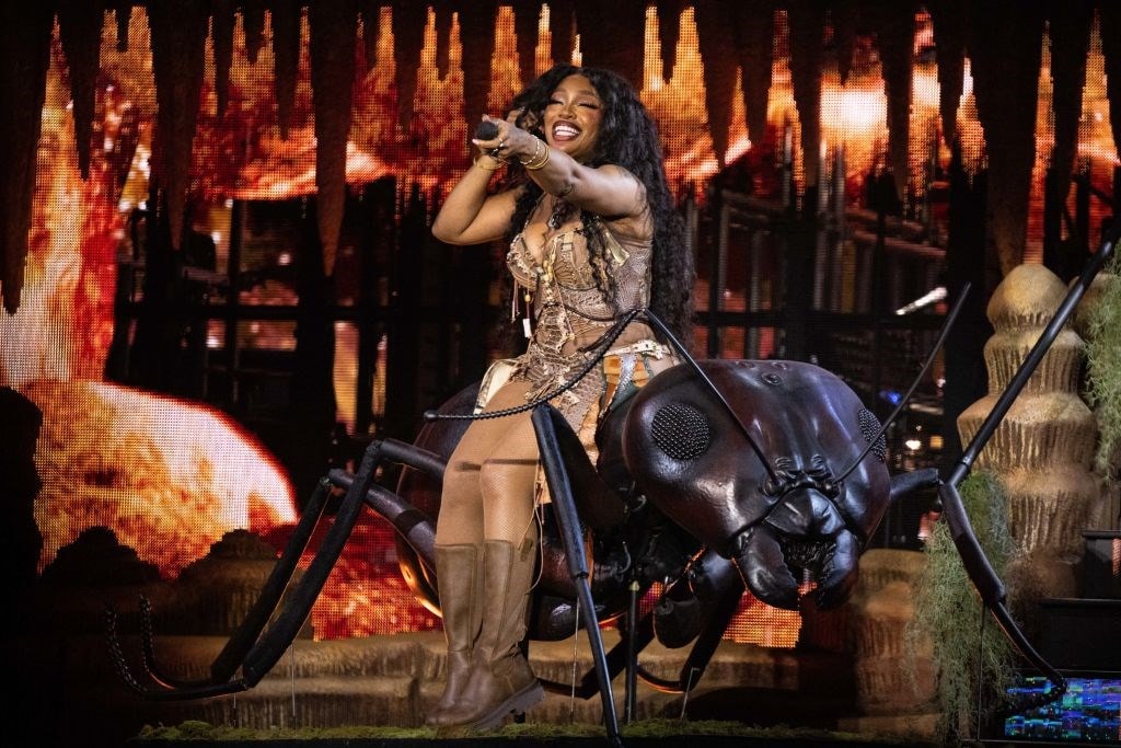 SZA Pyramid Stage Glastonbury Festival 2024