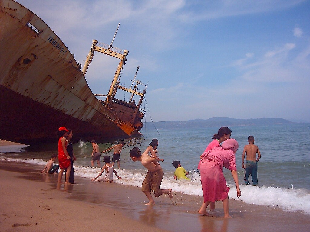 China Is Still Far (Wa Laou fil Seen / La Chine es