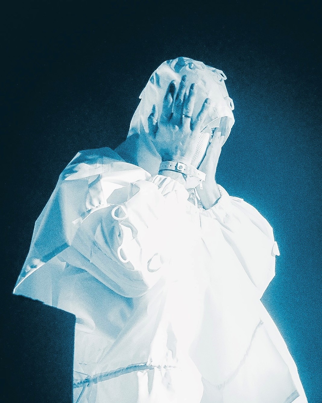 ff24_slouchosurusinghe_isabelfarrington4 2