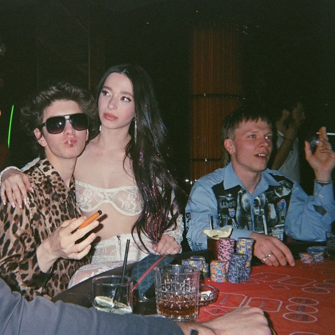 Anora (2024) hair tinsel BTS