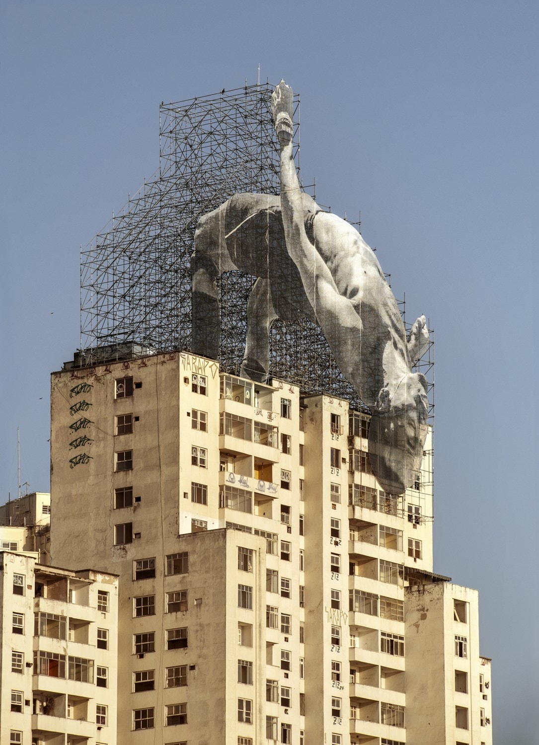 GIANTS%2c Mohamed Younes Idriss from Sudan%2c Flam