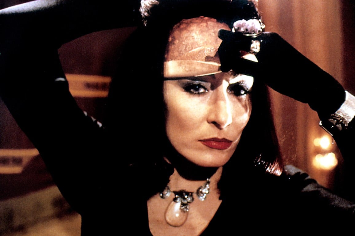 anjelica-huston-the-witches1