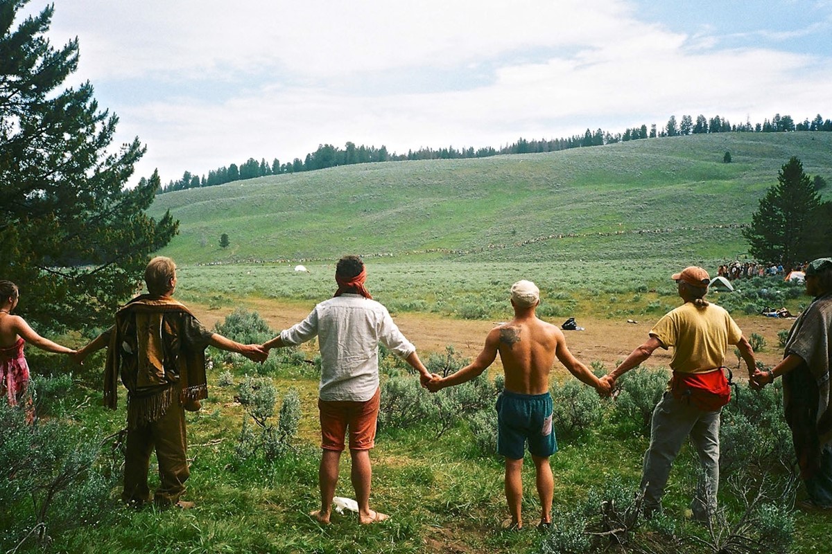 Свободолюбие. Свободолюбие картинки. Rainbow Gathering Белоруссия. Племя радуги фильм 2008.