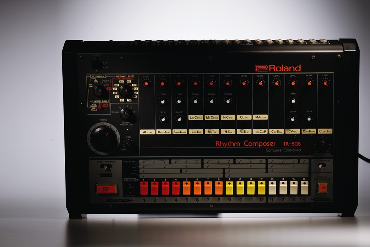 Music machine. Roland tr-808. Tr 808. Roland tr-808 рисунок.