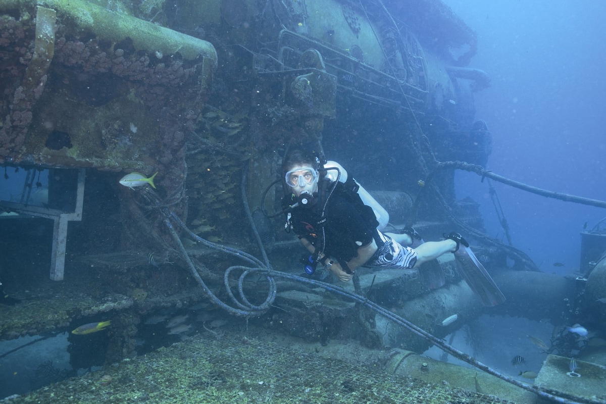 Jacques Ku'sto『OneDayIll WakeUpTogether』 Fabien Cousteau's Underwater Apartment | Dazed