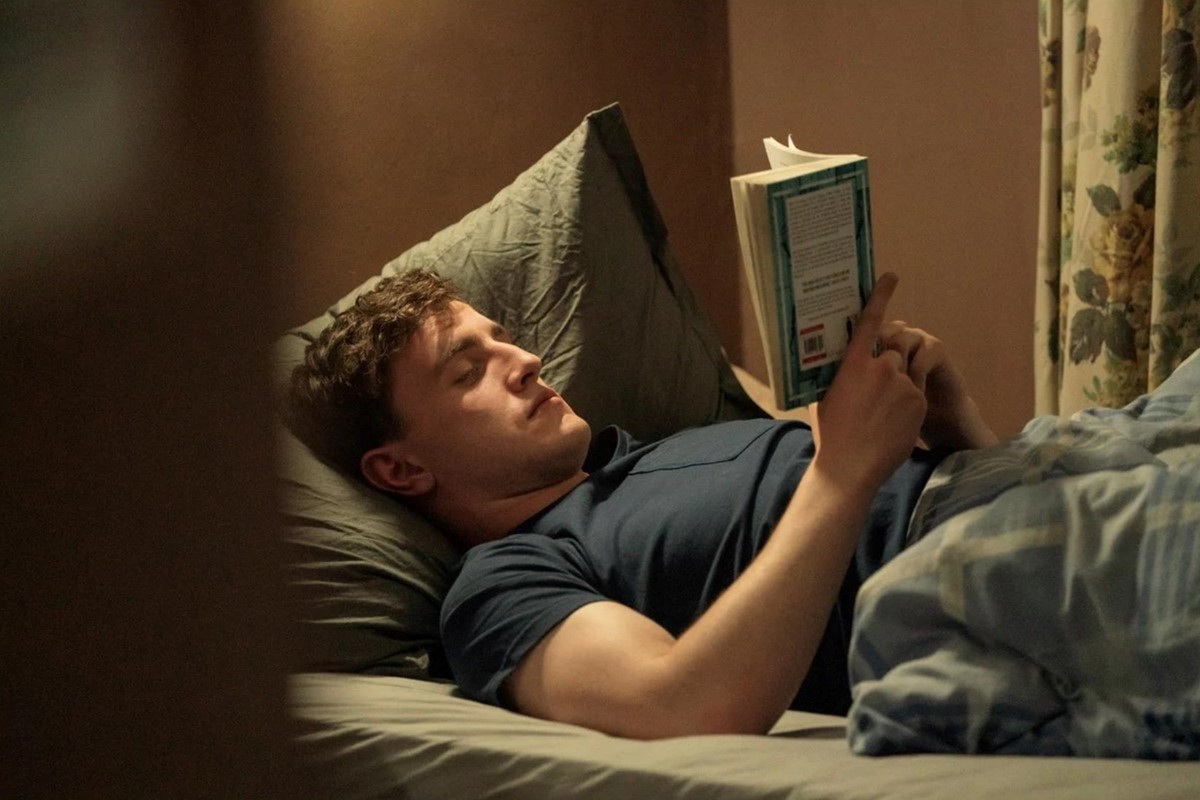 Exploring Why Straight Men Tend to Avoid Reading Novels