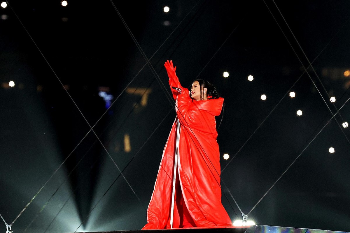 A fashion analysis of Rihanna's Super Bowl performance