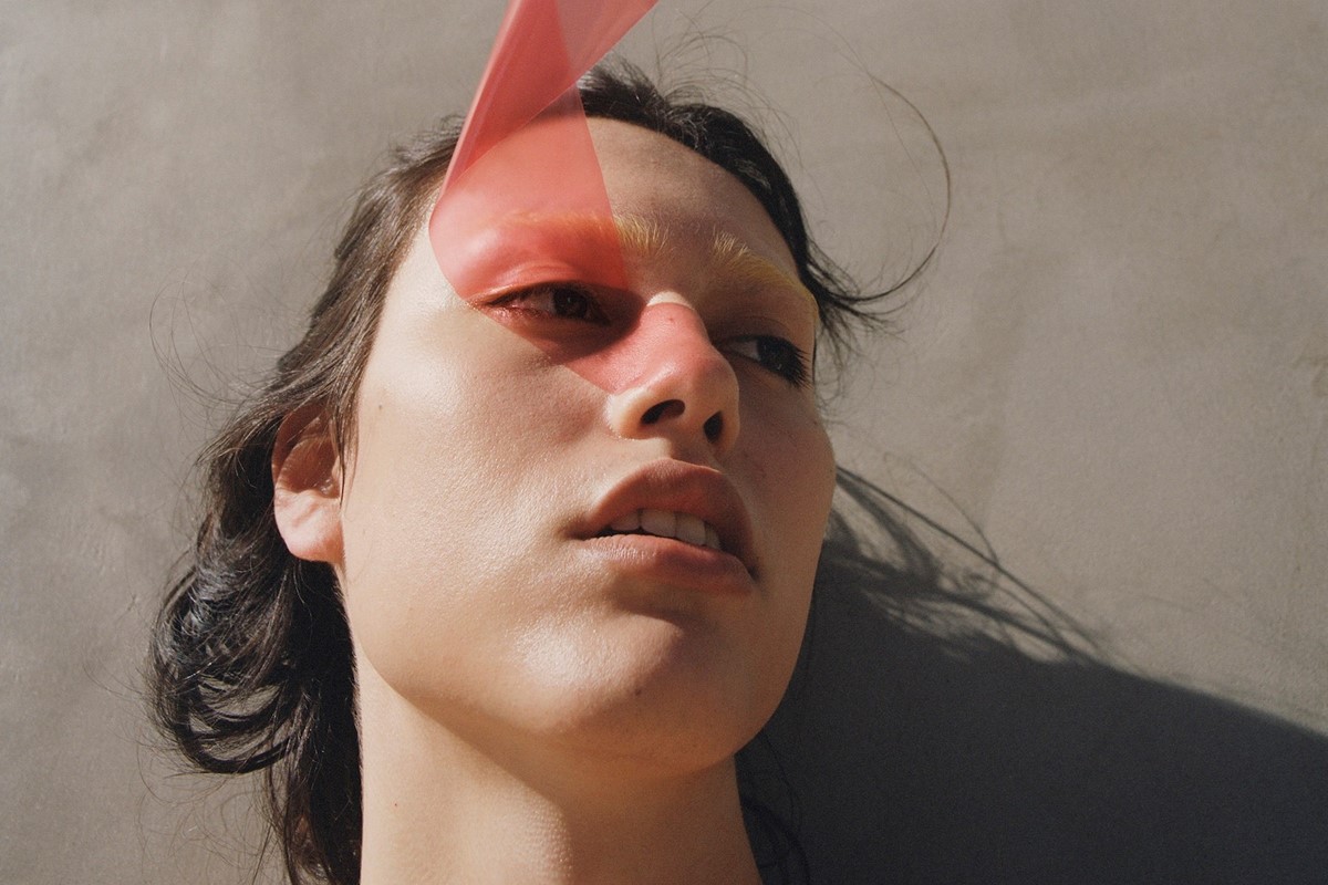 This photo book contrasts the human body with ‘hyper-natural’