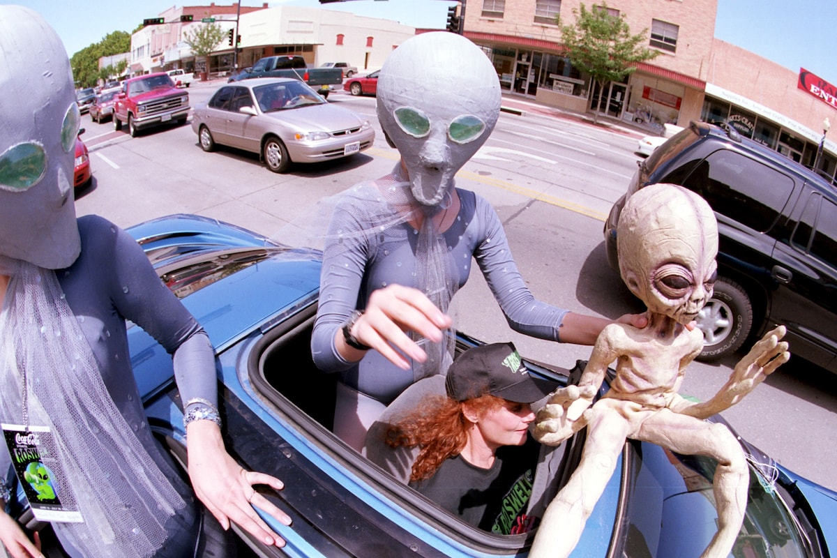 The ‘10-foot aliens’ spotted in Miami? Now they’re on holiday in Brazil ...