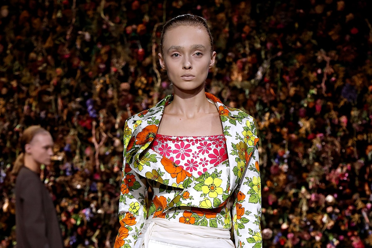 Glenn Martens gives Raf Simons his flowers at Margiela SS27