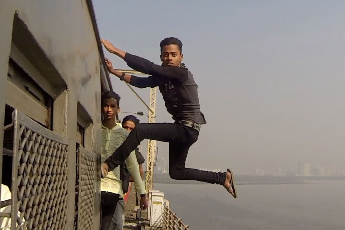Meet the deathdefying teenage train surfers of Mumbai Dazed