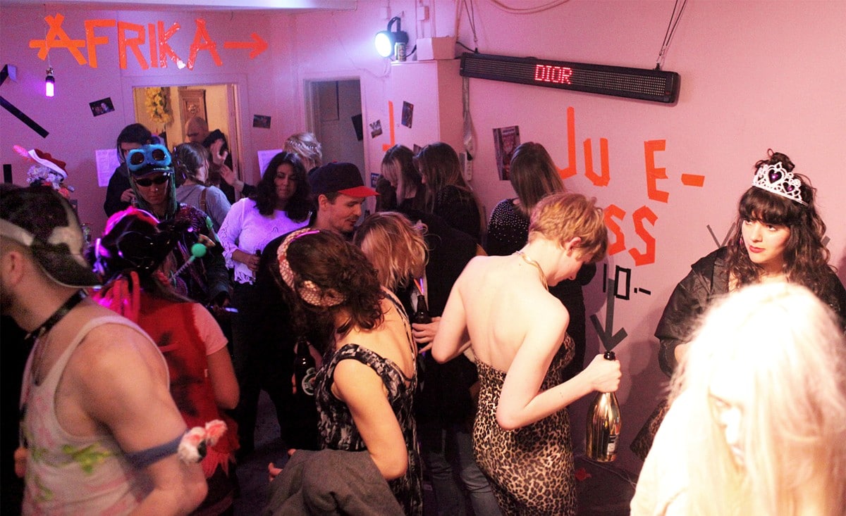 pic2_opening_of_battle11_pink_cube_photo_anja_carr