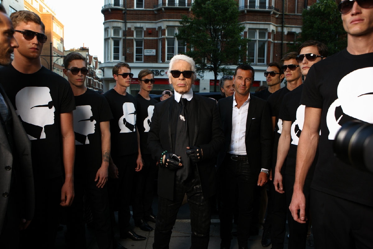 Karl Lagerfeld arriving