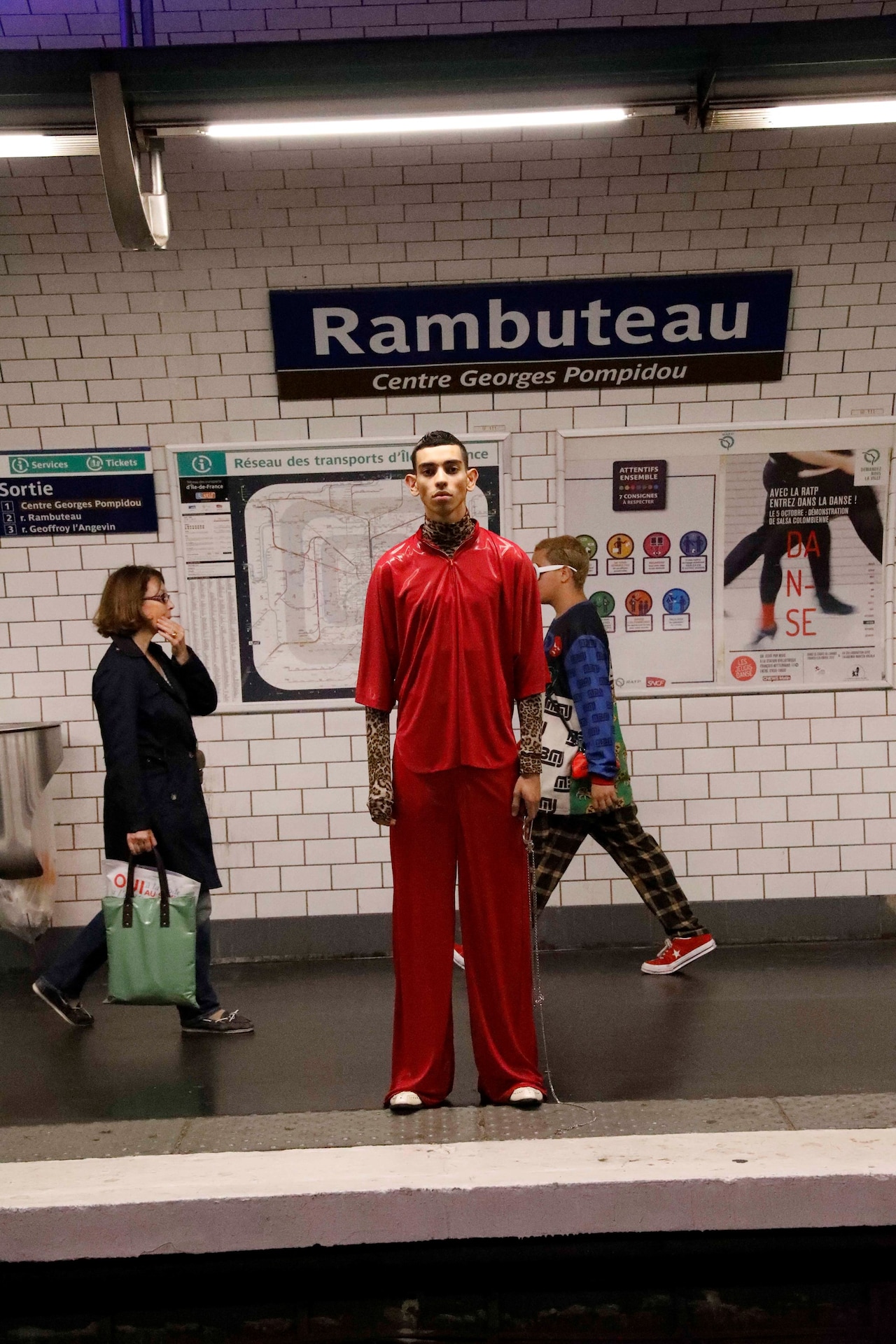 DUMITRASCU SS18 paris metro pfw fashion