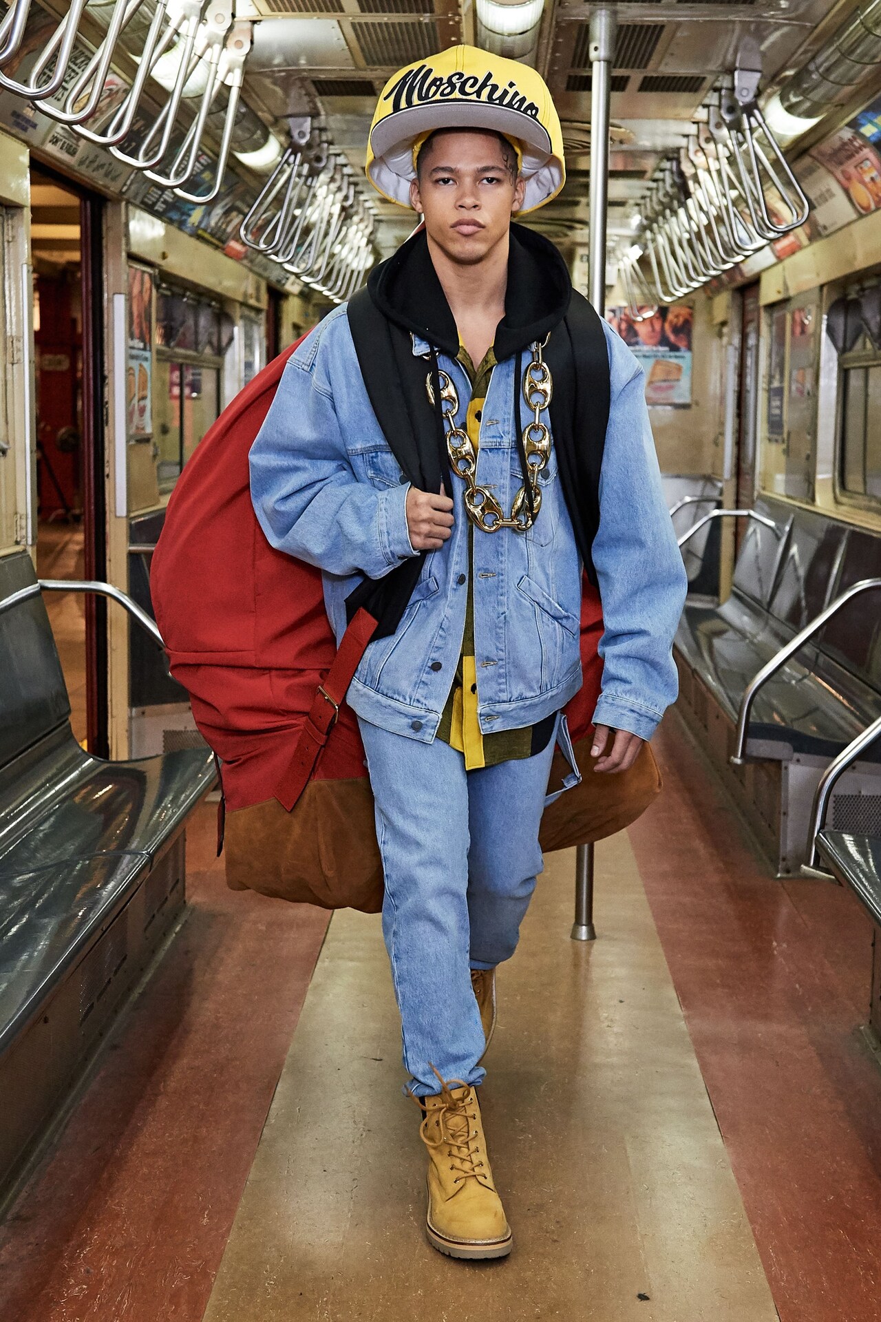 00034-Moschino-Pre-Fall_2020-_SDR0831