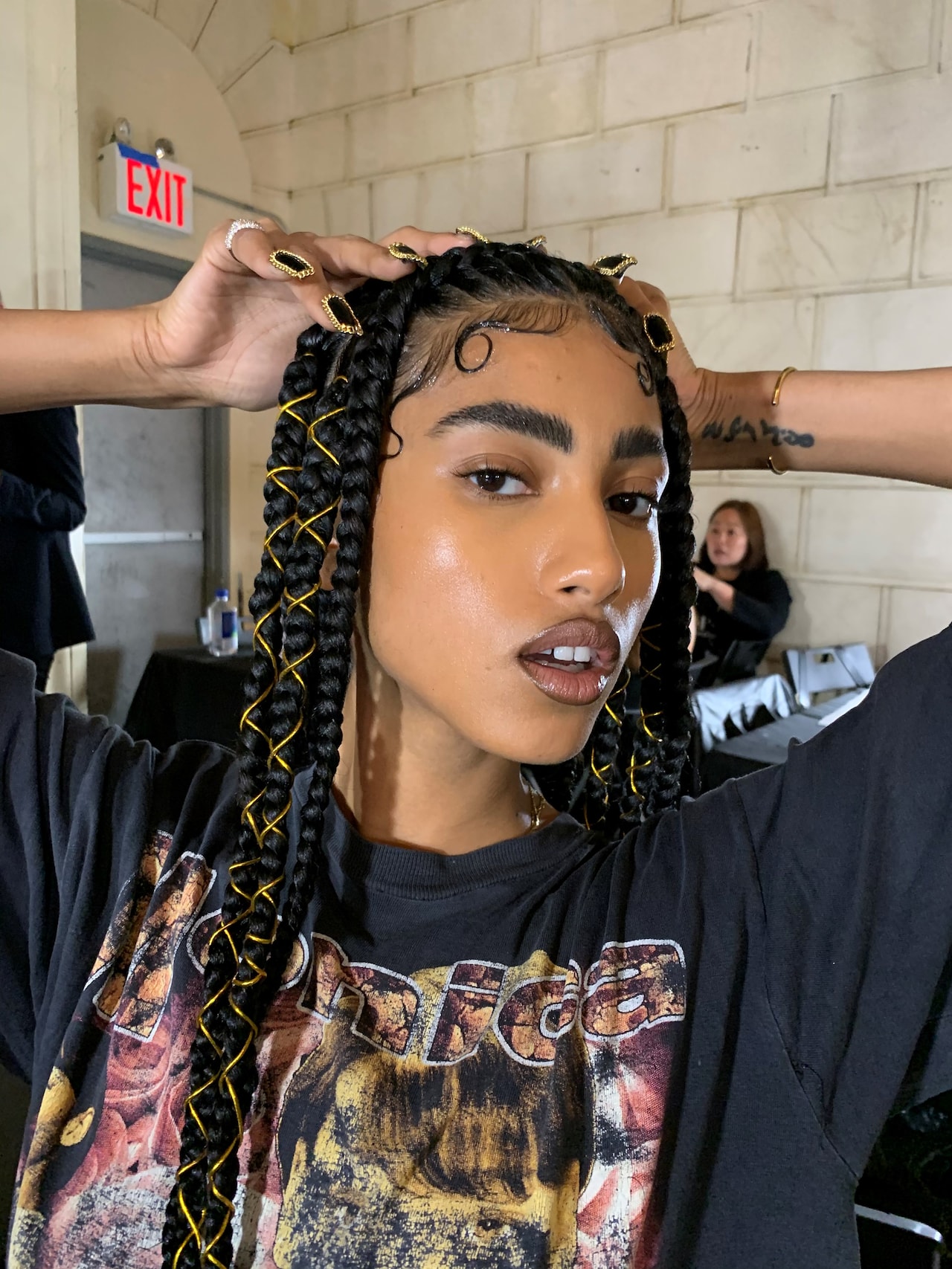 moschino pre-fall 2020 hair make-up