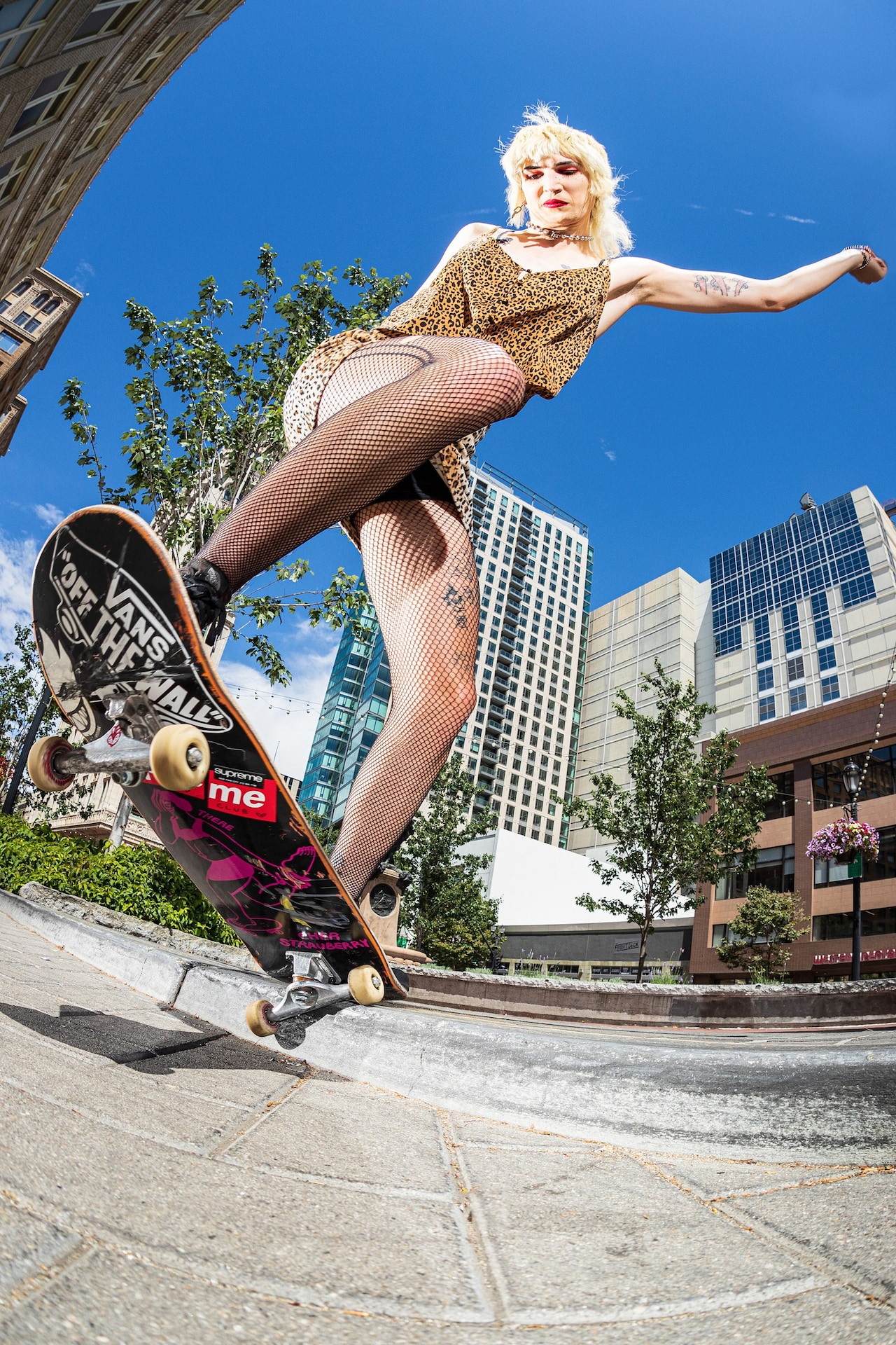 01_Sean Carabarin_Cher Strauberry