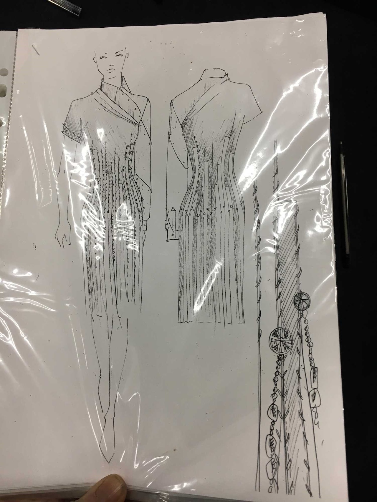 Alexander McQueen 写真集 A stash of Alexander McQueen's sketchbooks just got sold at