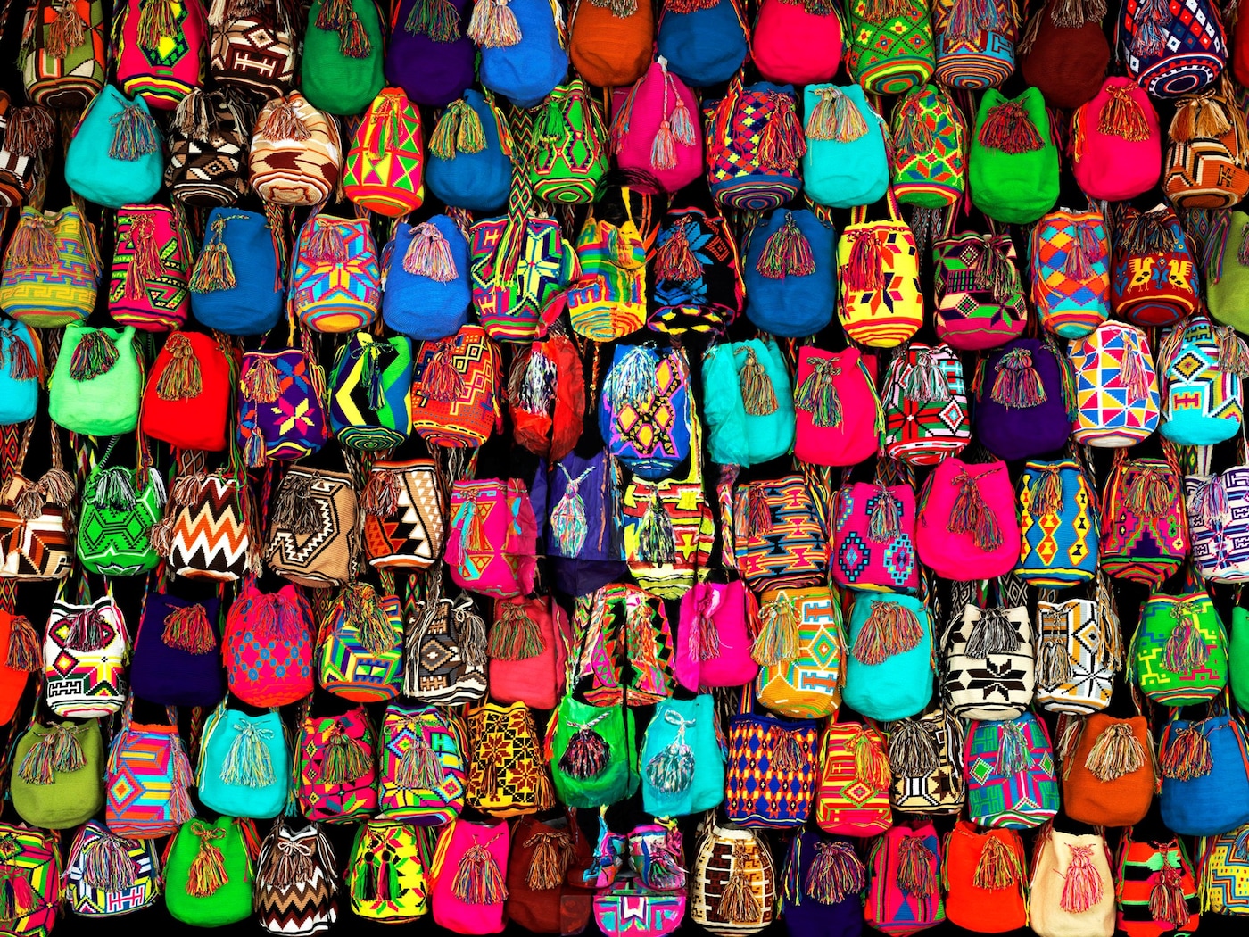 Liu Bolin - Hiding in Colombia - Mochilas