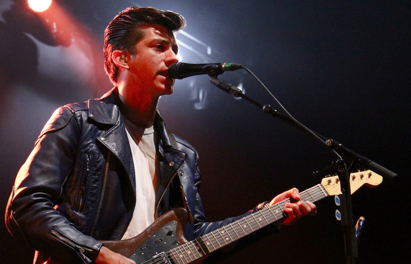 Alex_Turner_of_the_Arctic_Monkeys