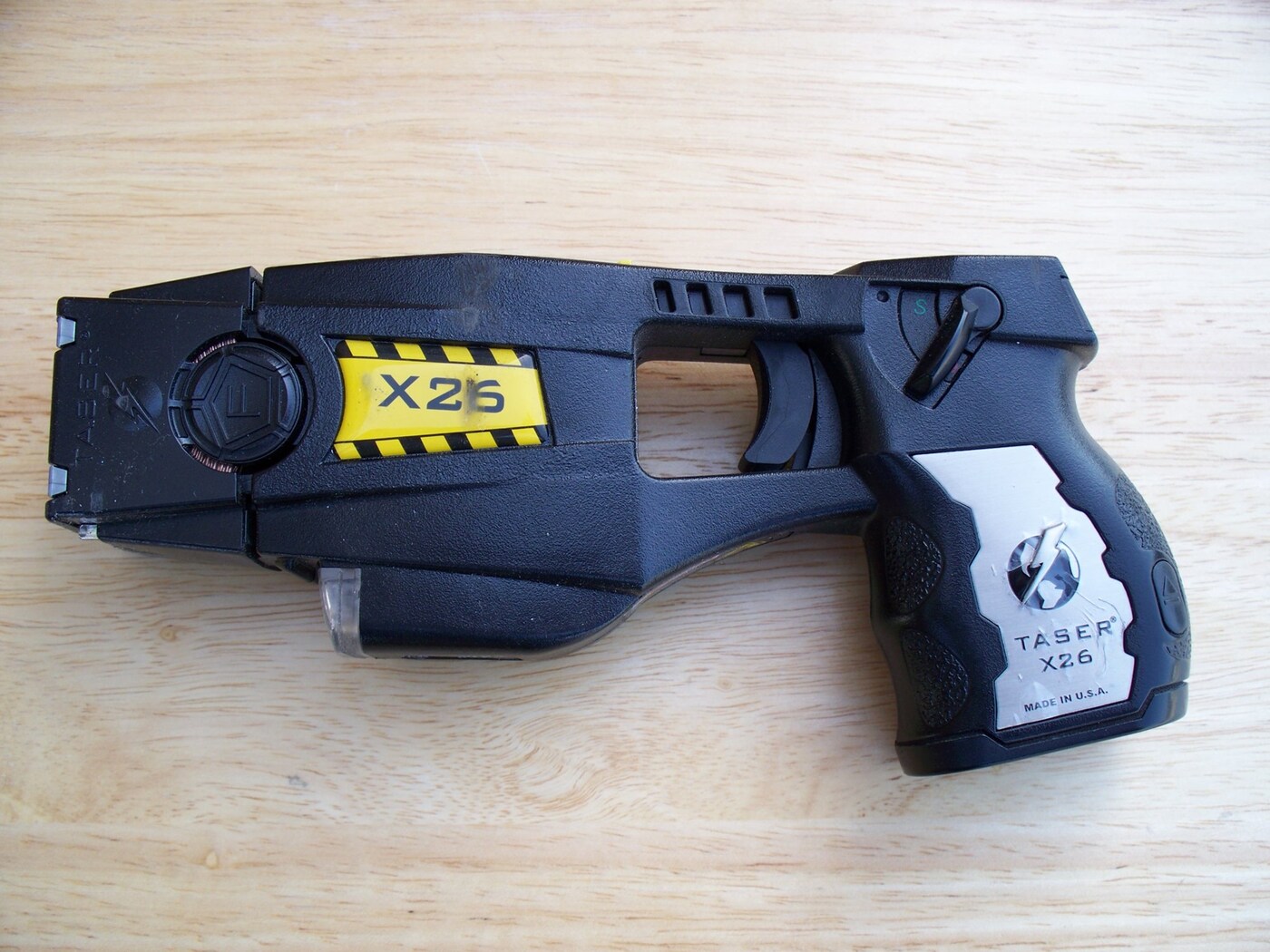 Police_issue_X26_TASER