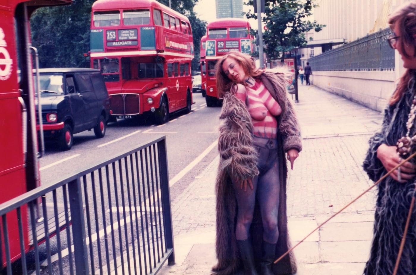 Neo Naturists, Swimming and Walking Experiment, Ce