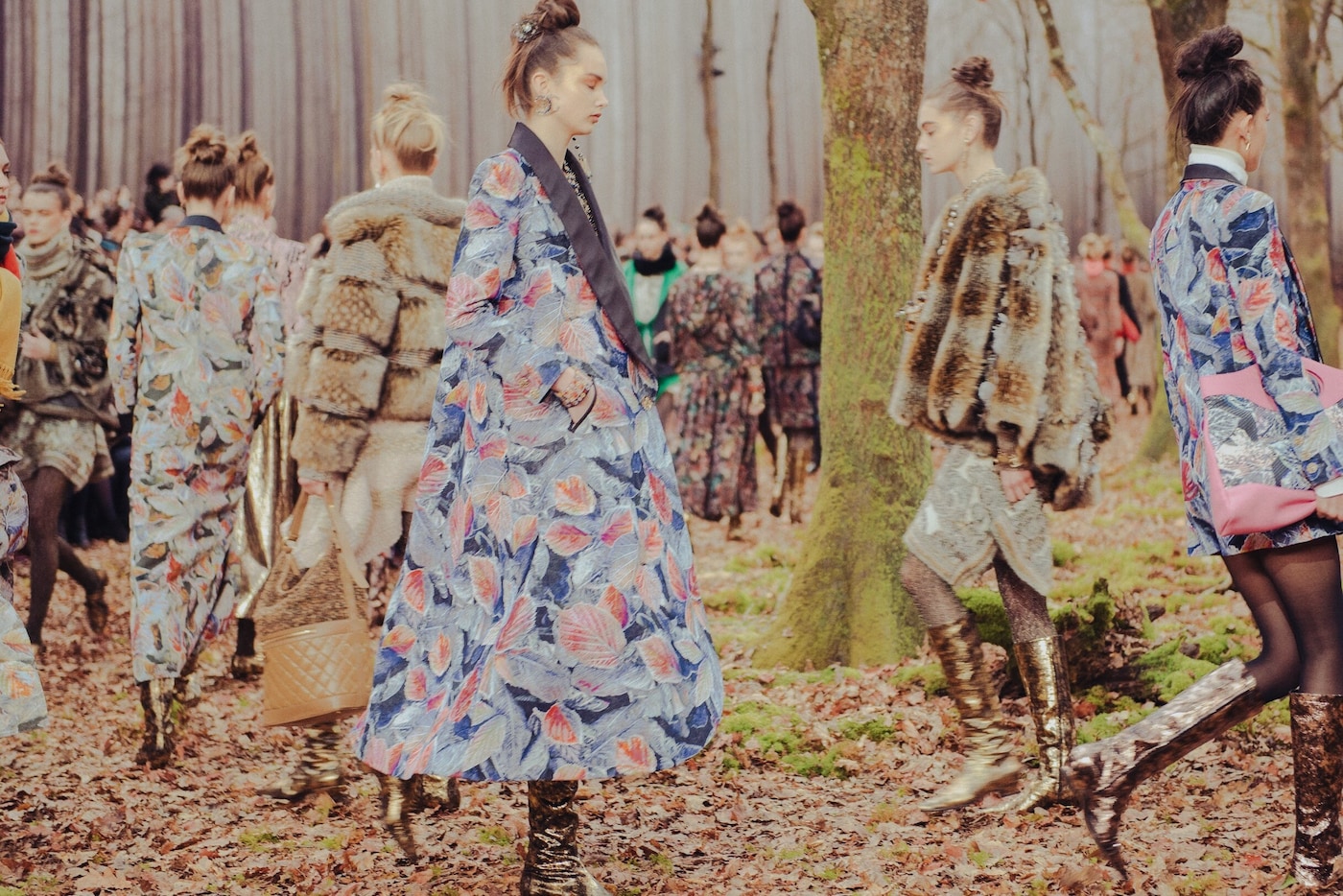 chanel aw18 forest fw18 paris fashion week pfw kaia gerber