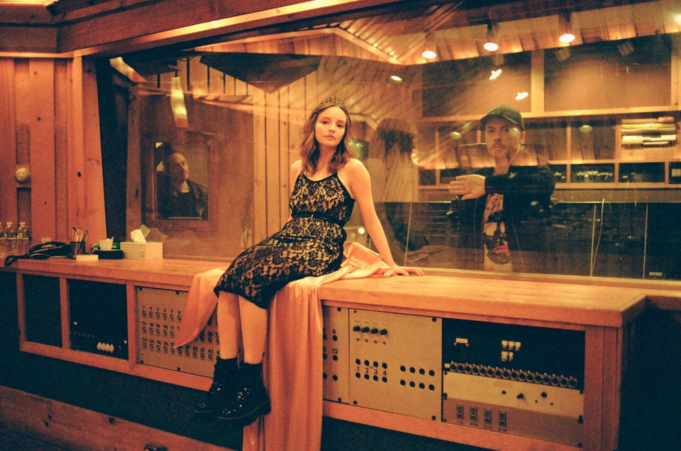 Dazed-Chvrches-Joshua-Aronson-4