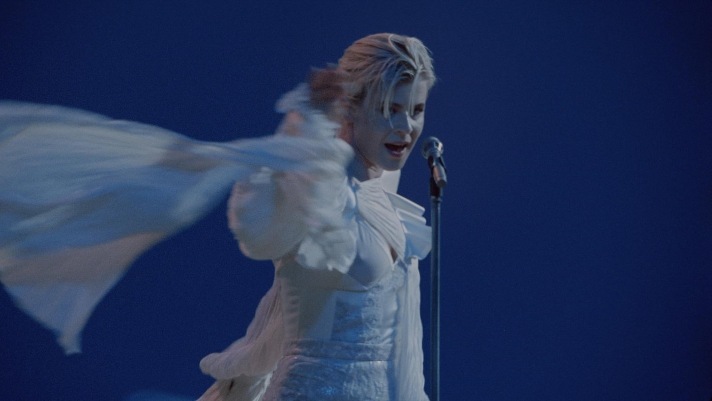 Robyn’s ‘Never Again’ video