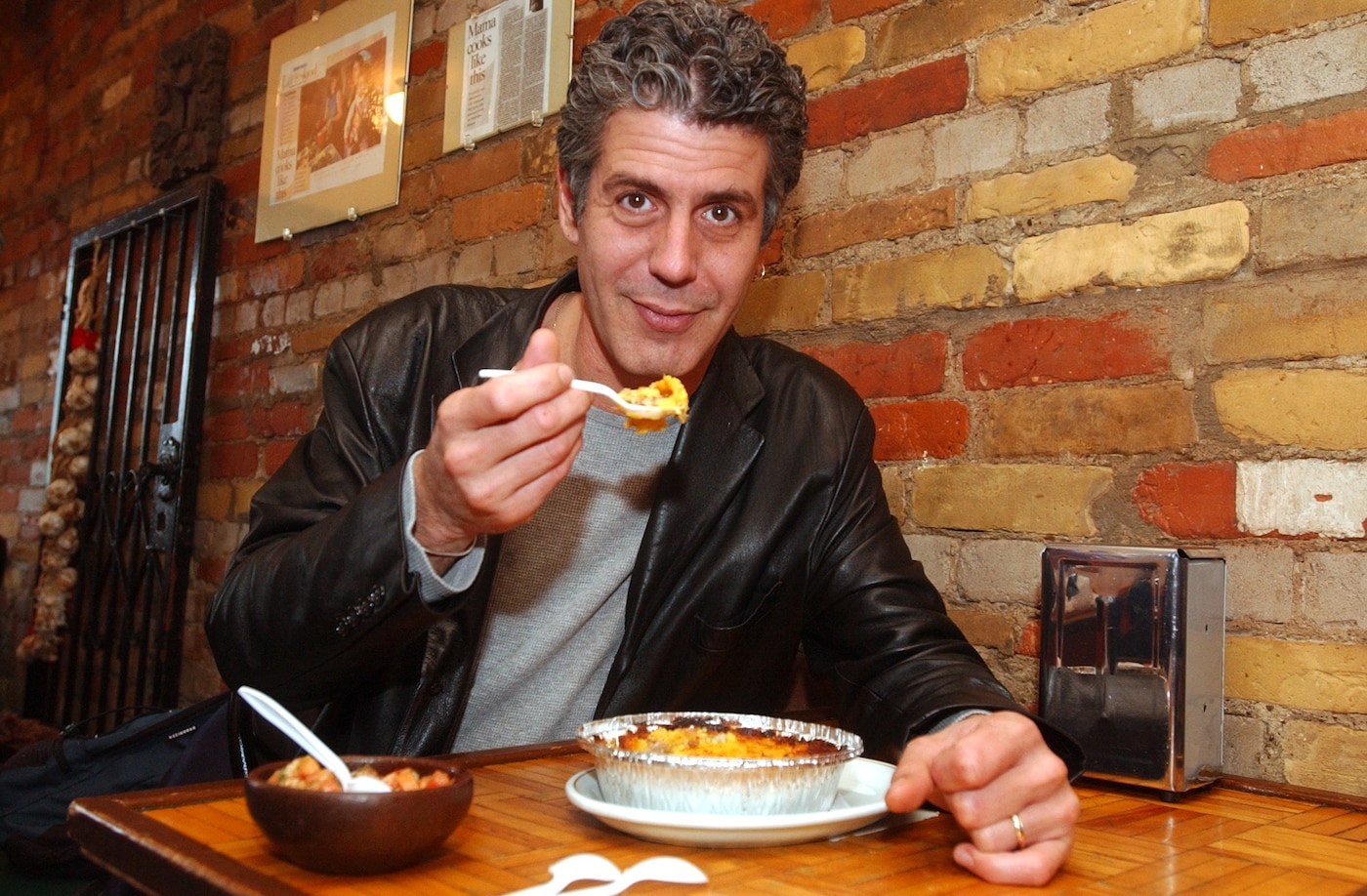 Anthony Bourdain samples Chilean corn pie in Jumbo Emapanda