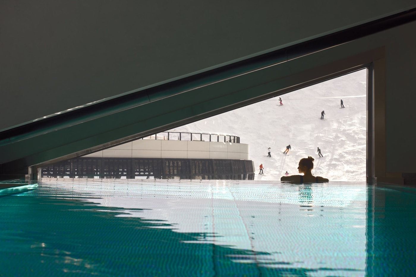 Elizabeth Arthotel, Infinity Pool (Courtesy of Sta
