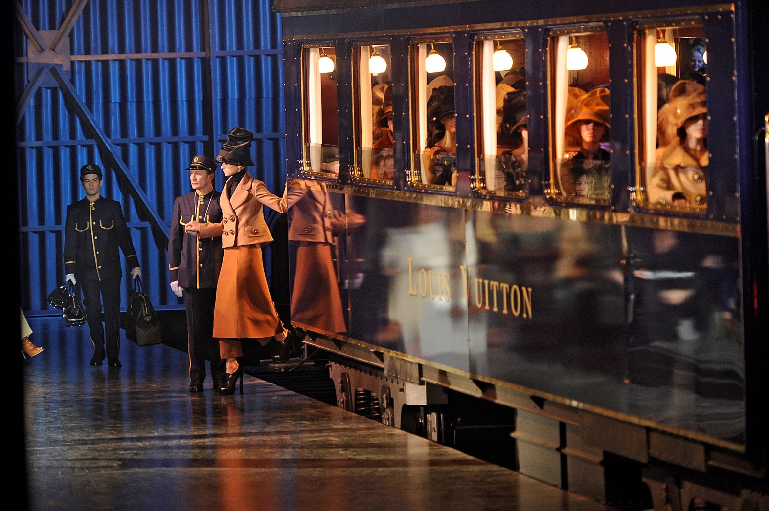 Louis Vuitton – Marc Jacobs at Les Arts Décoratifs  Victorian fashion,  Historical dresses, Historical fashion