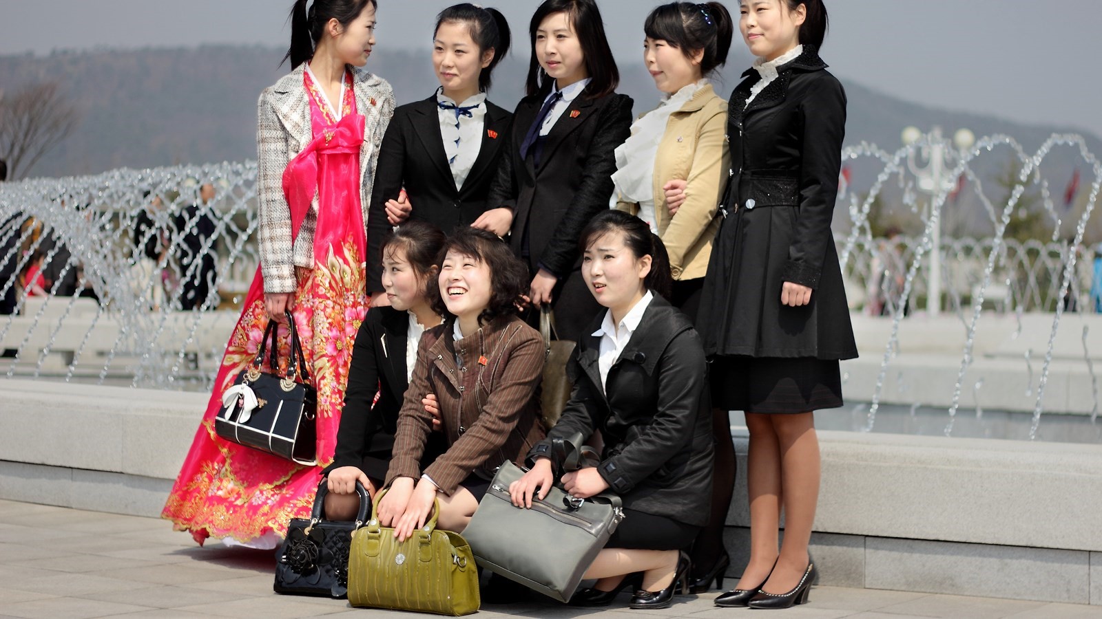 Top 40+ imagen prada korea website - Thcshoanghoatham-badinh.edu.vn