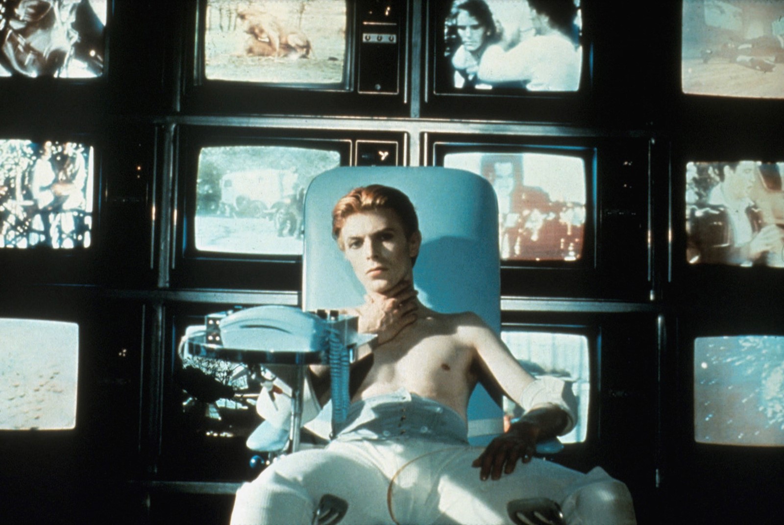 The Man Who Fell to Earth still 3