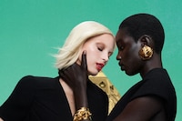 FA24_BL_UL_HERO_IVOIRE_MODEL_1080x1350 3