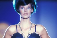 Linda Evangelista cult fashion moments 90s runway 6