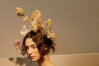 The Brief History of Wearing Flowers in your Hair 3