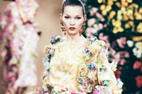 Kate Moss catwalk moments 17