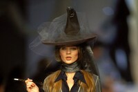 Kate Moss beauty looks 22