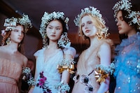 The Brief History of Wearing Flowers in your Hair 4