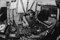 Dance Floor Etiquette, Yushy 8