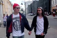 gay-couple-streets-moscow