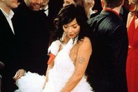 Bj&#246;rk at the Oscars in 2001 now-infamous Swan Dress 0