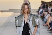 Louis Vuitton Cruise 2022 7